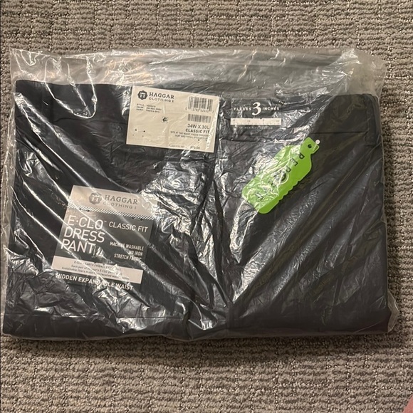 Haggar E-CLO Classic Fit Stretch Fabric Dress Pant - Picture 4 of 5